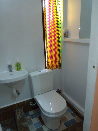 Bathroom 5, Feehi's Place - Hostel, Accra