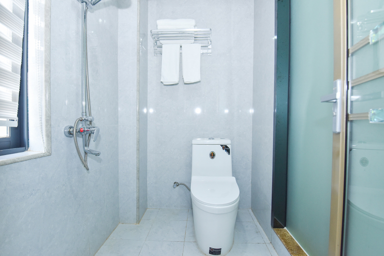 Bathroom 3, IUホテル(黄花空港都市専門学校)(IU酒店(黄花机场都市职业学院店)), Changsha