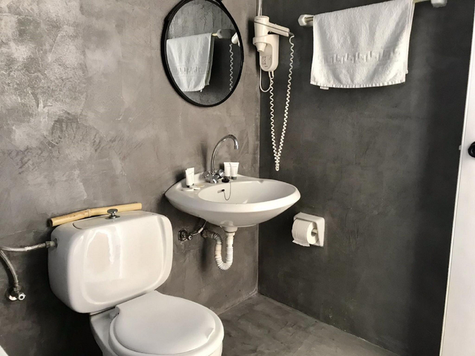 Bathroom 3, Ladiko Inn Hotel, South Aegean