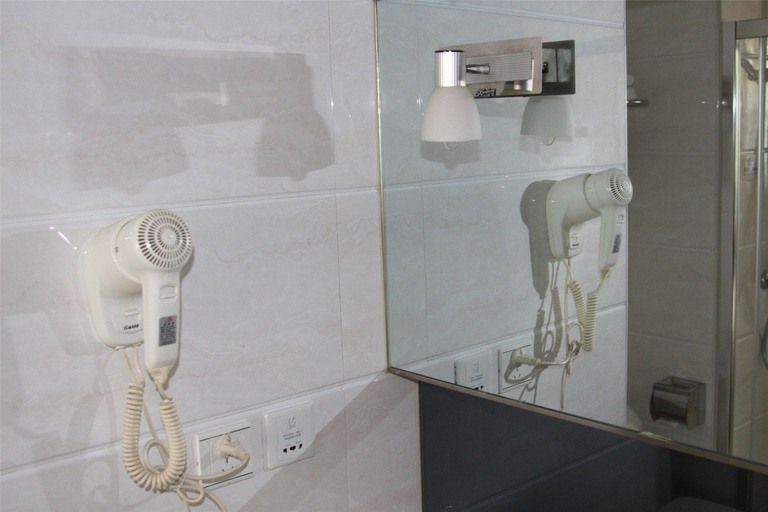 Bathroom, Lanzhou Hongyun Hotel, Lanzhou