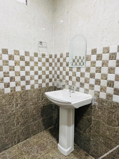 Bathroom 2, v3k invitee retreart, Garhwal