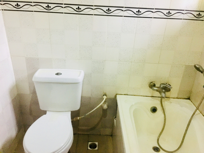 Bathroom 4, De Man Hotel, Eti-Osa
