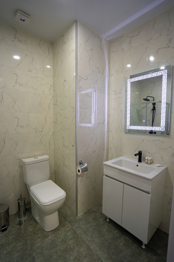 Bathroom 3, Komunna Luxe, Batumi