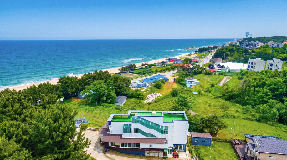 Exterior & Views, Gangneung Undukmaru Pension, Gangneung