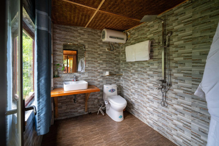 Bathroom 3, Vanhaus, Sa Pa