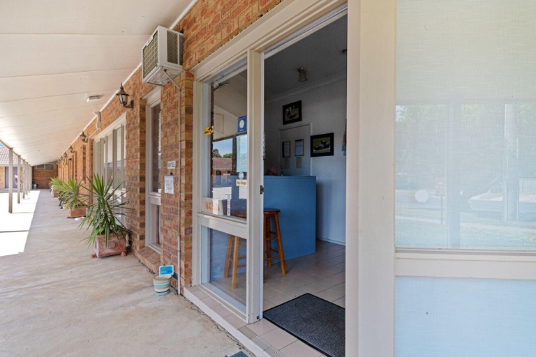 Others 4, Broadford Sugarloaf Motel, Mitchell - South
