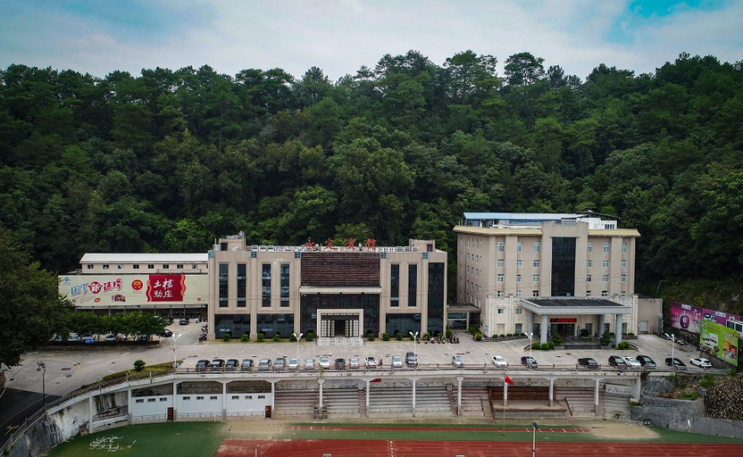 Exterior & Views