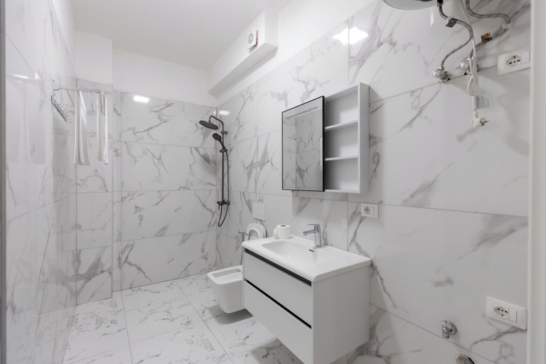 Bathroom 5, Hotel Apart Resilient, Kavajës