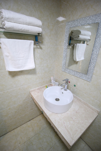 Bathroom 2, Jinsanjiao Hot Spring Hotel, Kaifeng