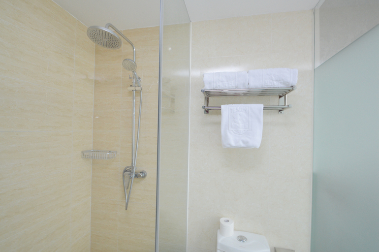 Bathroom 3, Dingyuan golden phoenix business hotel, Chuzhou