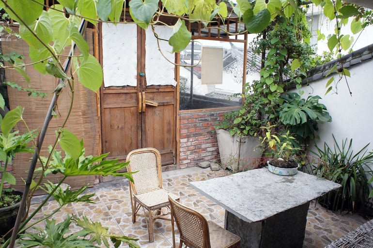 Others 4, Qian's Hotel, Dali Bai