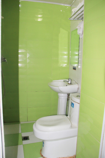 Bathroom, Mingquan Hotel, Liangshan Yi