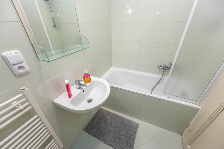 Bathroom 3, Jiriho z Podebrad Apartments, Praha 2