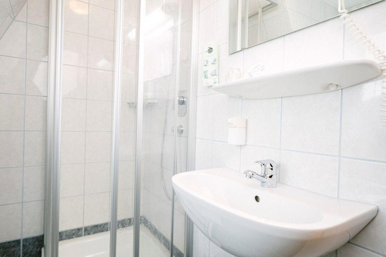 Bathroom 4, Gasthof Hotel Jägerwirt, Braunau am Inn