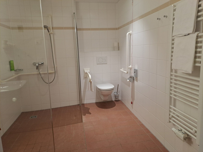 Bathroom 4, JUFA Hotel Stubenbergsee, Hartberg-Fürstenfeld