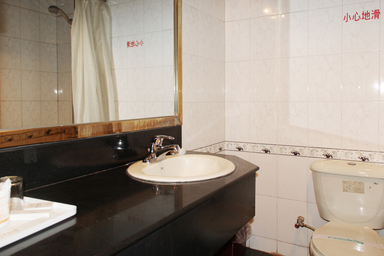 Bathroom 3, Jiqing Hotel (Kunming Green Lake), Kunming