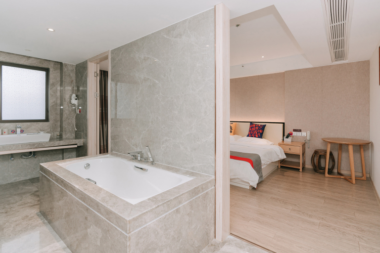 Bathroom, Junyi Chain Hotel (Taixing Wuyue Plaza Taixing Park Branch), Taizhou