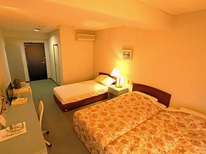 Bedroom 4, Pension Moon Villa, Onna