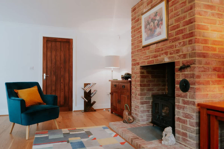 Room 4, Perfect Booking 3 Bed Home With Beautiful Garden, Kent