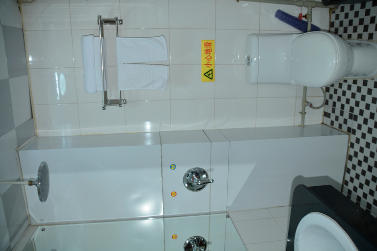 Bathroom 2, Dingxi Fengcheng Hotel, Dingxi
