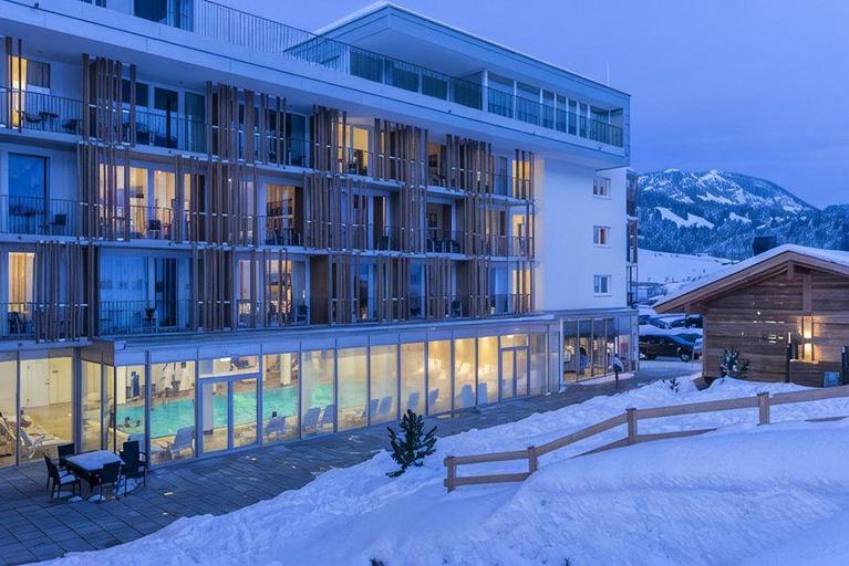 Exterior & Views