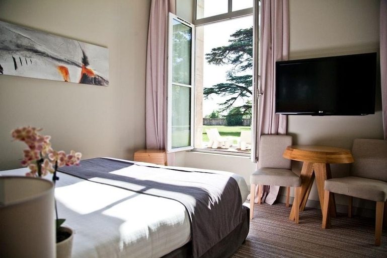 Bedroom 2, Hotel et SPA du Chateau, Charente-Maritime