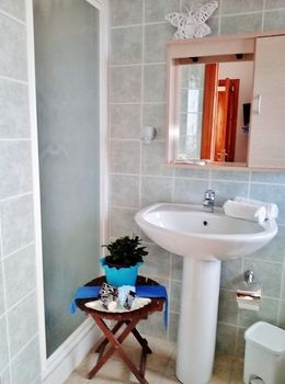 Bathroom 2, Hotel VelaSole, Nuoro