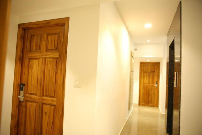 Public Area 3, Le Holiday Inn, Viluppuram