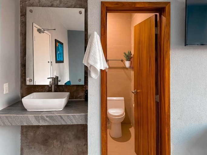 Bathroom 3, Kavala, San Blas