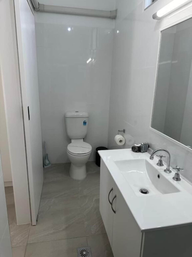 Bathroom 3, MIA Motel, Griffith