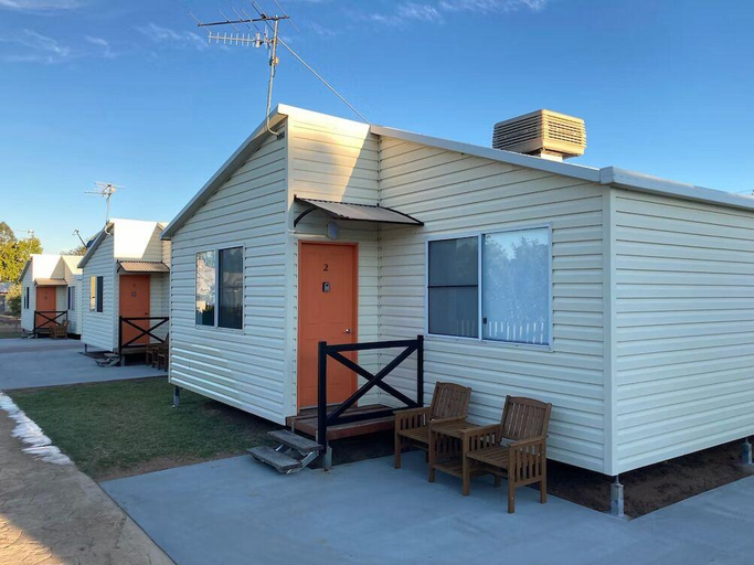 Exterior & Views, Longreach Apartments, Longreach