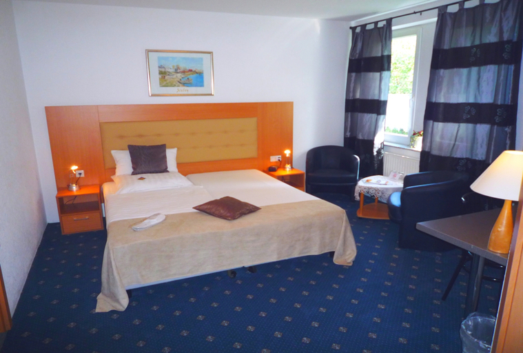 Bedroom 2, Hotel Abalone, Remscheid