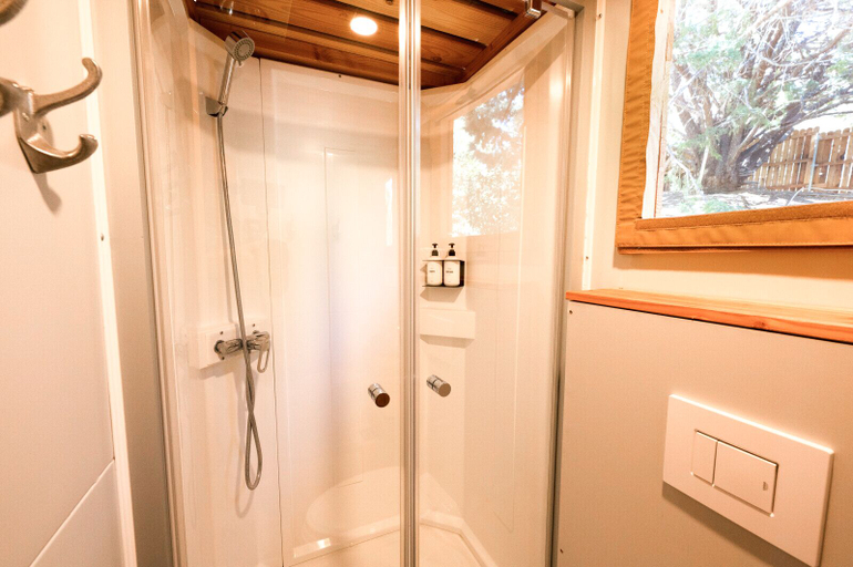 Bathroom, Huttopia Wine Country-Northern California, Lake