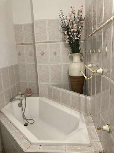 Bathroom 5, Chateau Marith, Lot-et-Garonne