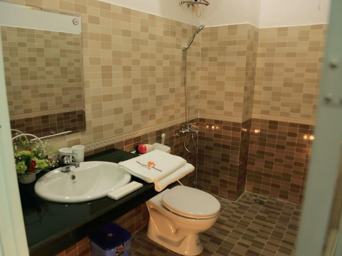 Bathroom, Elegant Dalat Hotel, Đà Lạt
