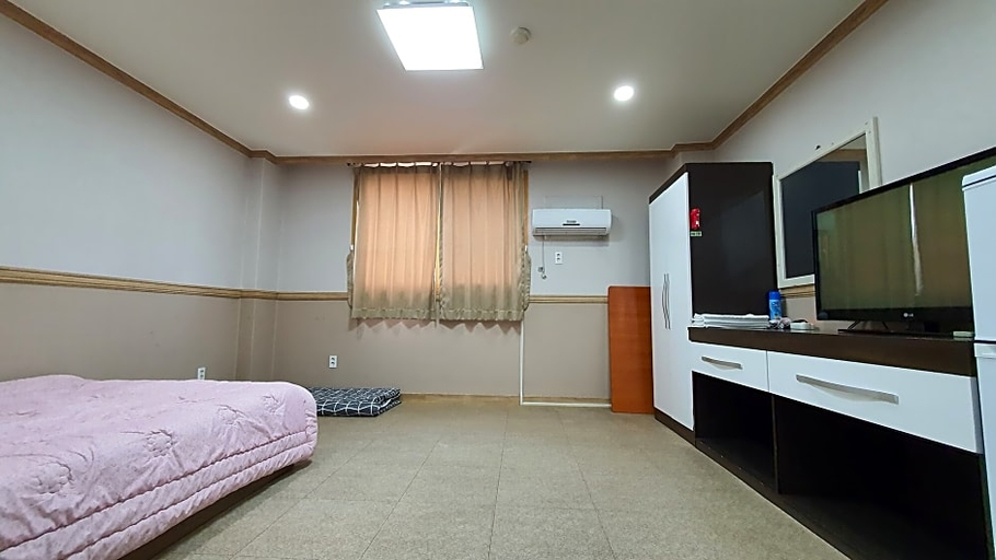 Bedroom 2, Daecheon Resortel, Boryeong