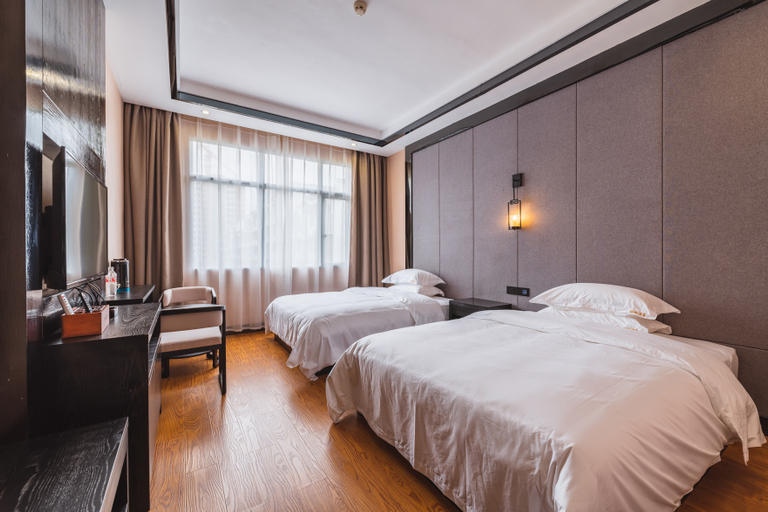 Bedroom 2, Mingcheng Hotel, Tongren