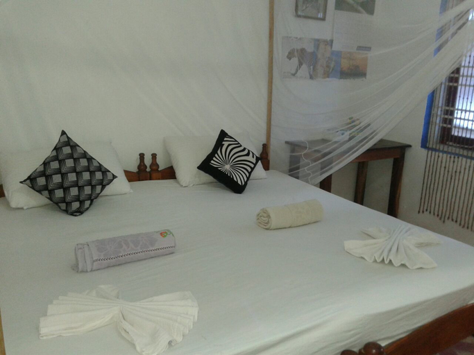 Bedroom 2, Star Rest Beach Hotel Arugambay, Pothuvil