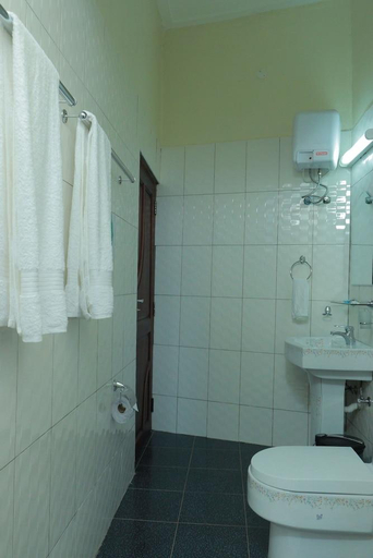 Bathroom 3, Mowicribs Hotel And Spa, Entebbe