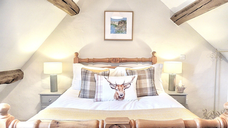 Bedroom 2, Magnolia Cottage, Gloucestershire