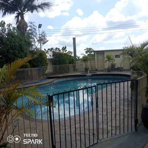 Room 3, Neat and cosy cottage with pool - 2103, Harare