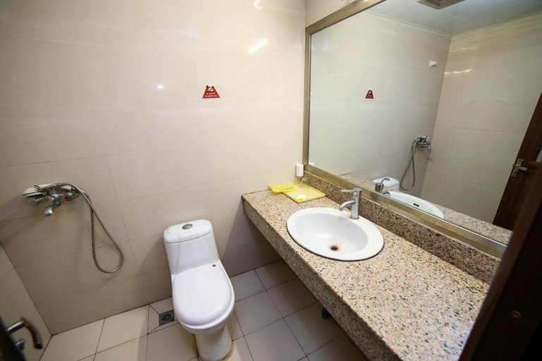 Bathroom 3, Junyi chain hotel, Jingmen