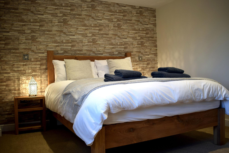 Bedroom 2, The Horse & Jockey, Derbyshire
