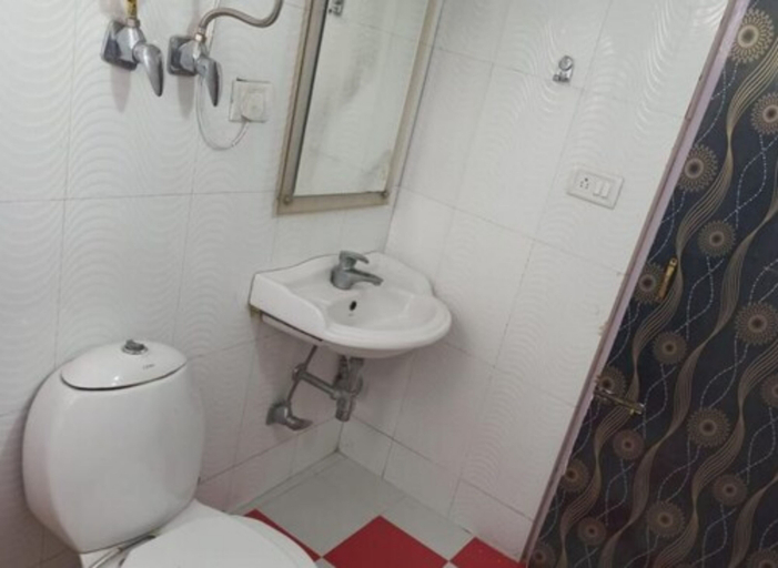 Bathroom, Goroomgo King Palace Shimla Near Mall Road, Shimla