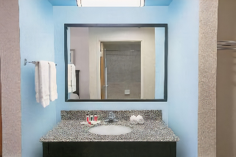 Bathroom 3, Baymont, Chaves