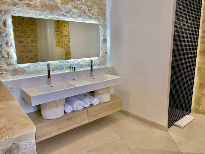 Bathroom 4, La Maison des Vendangeurs, Gard