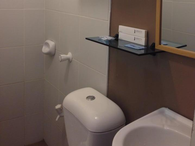 Bathroom, Miami Heat Beach Resort, Morong