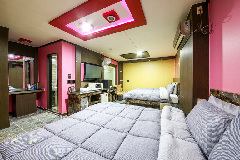 Bedroom 2, Gimje Soo, Gimje