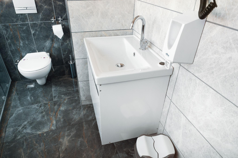 Others 3, Ay Hanedan Hotel, Yıldırım