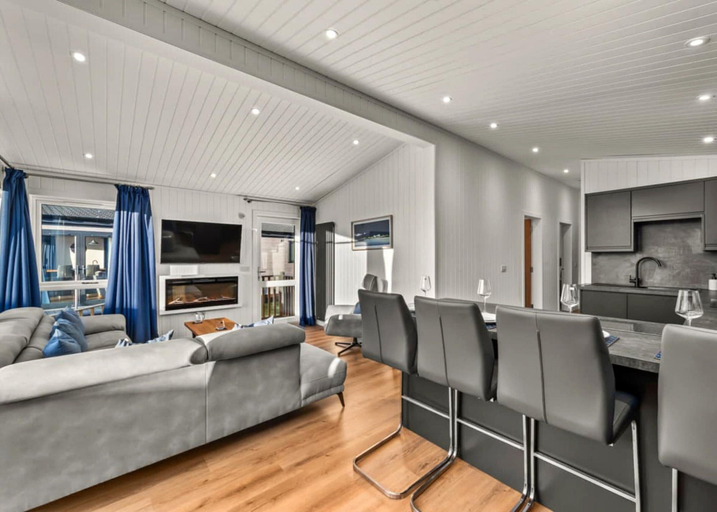Private kitchen 5, Deluxe Lodge With Hot Tub for 6, Perthshire and Kinross